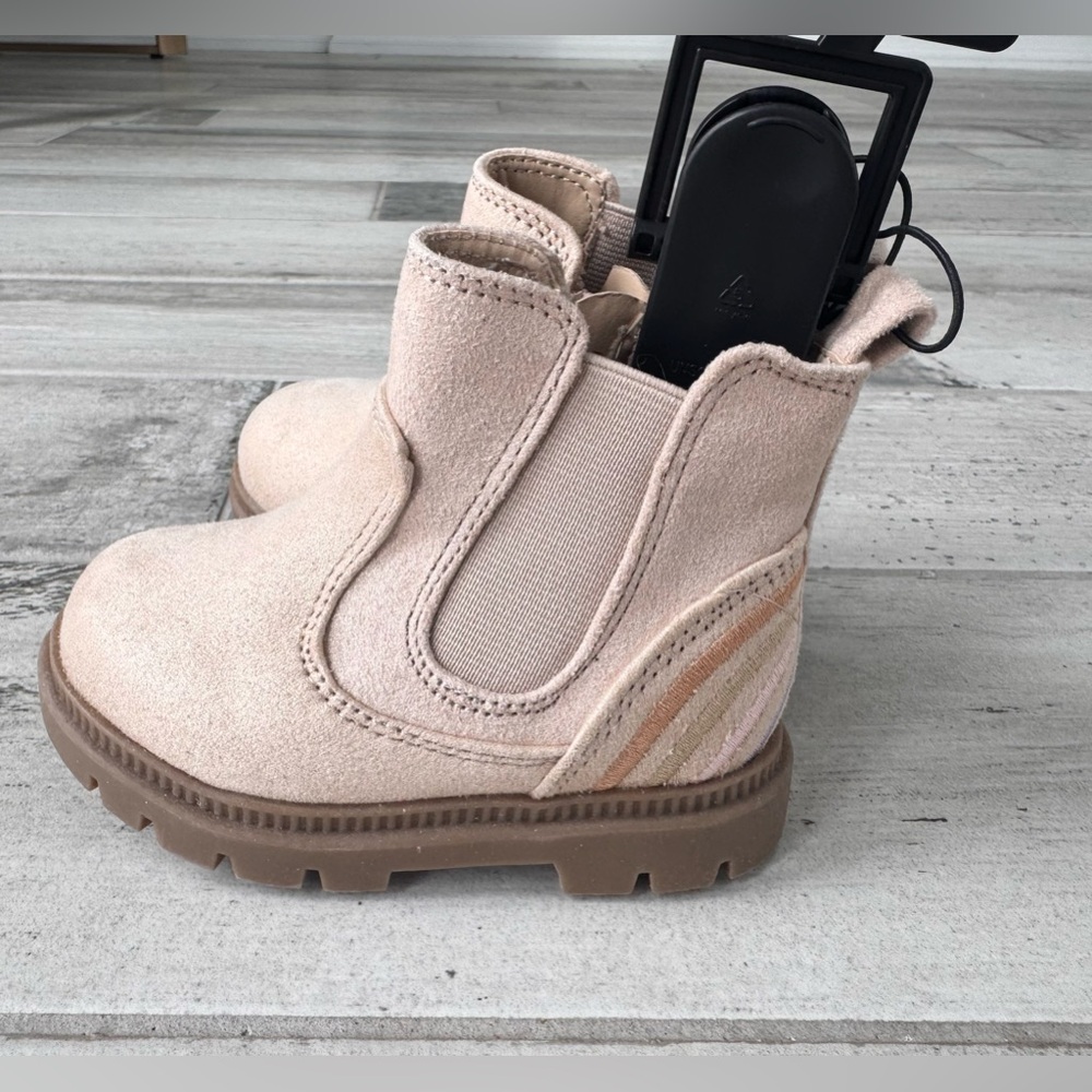 Wonder Nation Baby Girls’ Chelsea Boots - size 2 & 4 available